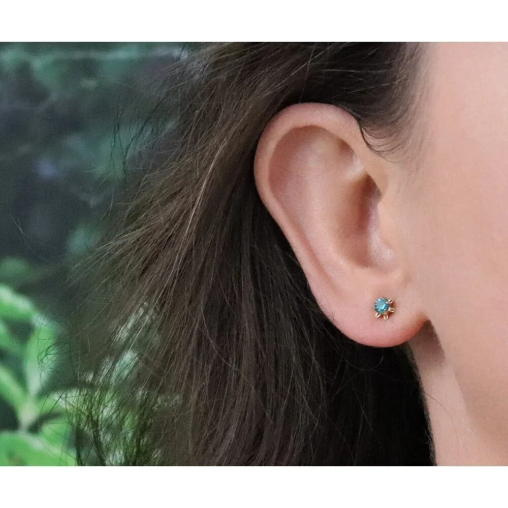 14k Yellow Gold Green Blue Teal CZ Earrings Stud Post 3/16" Flower Buttercup - Picture 4 of 9